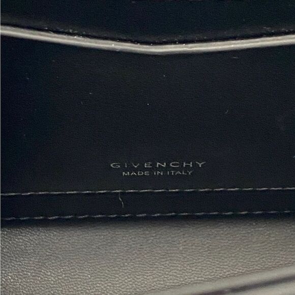 Givenchy Medium 4G Quilted Crossbody Bag in Lambskin Leather - Picture 7 of 16